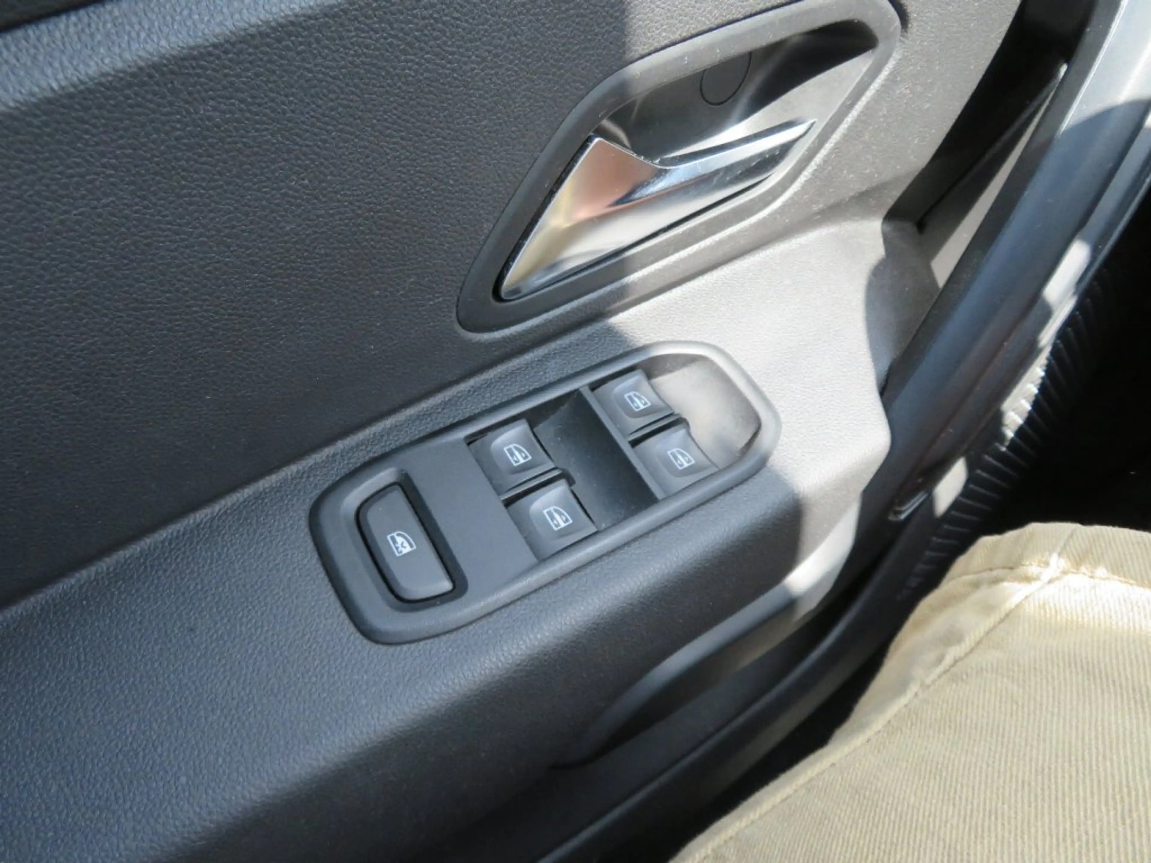 Dacia Duster 115 S&S Comfort — photo 11
