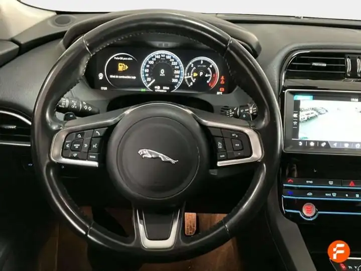 Jaguar F-Pace 2017, foto 12