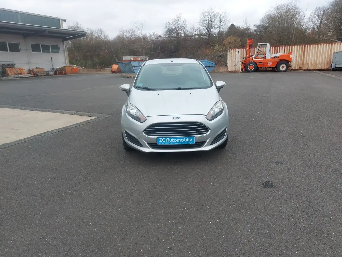 Ford Fiesta Trend Plateado - 2