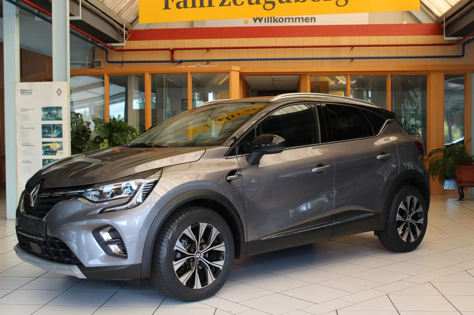 Renault Captur II Techno TCe 140 EDC Gris - 2