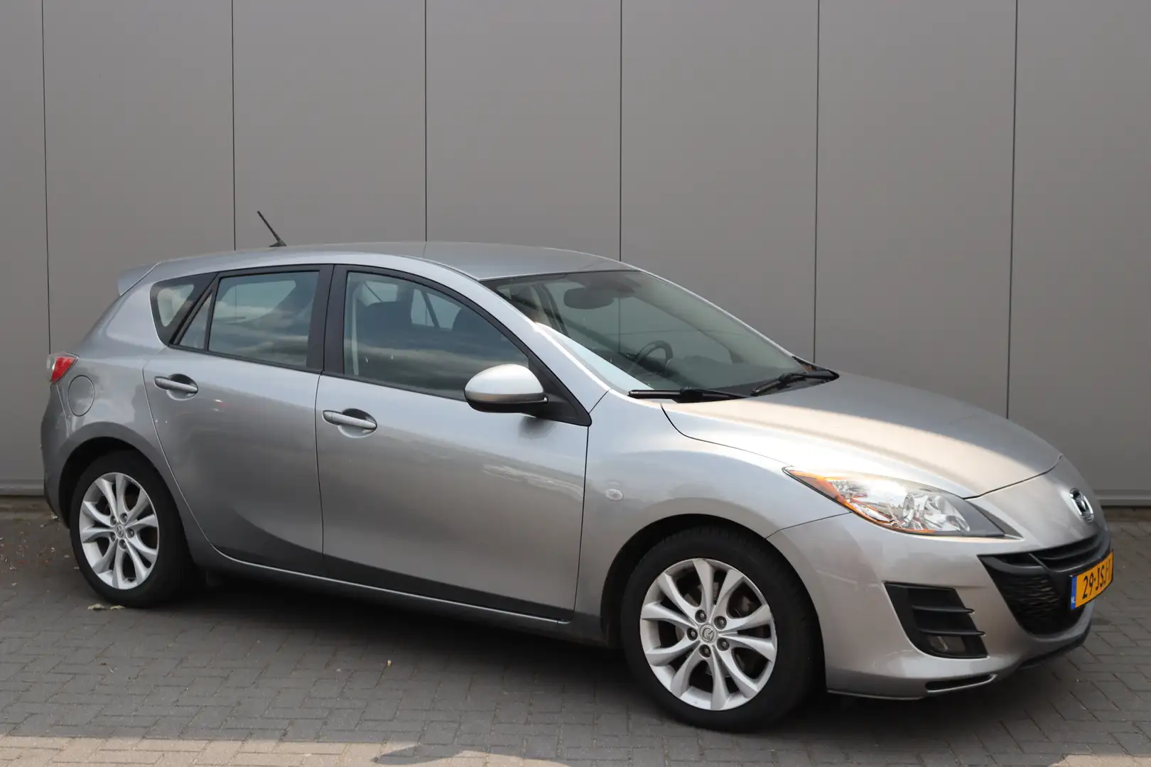 Mazda 3 2.0 DiSi TS Plus Winter-pack/Cruise-control/Parkee Grijs - 2