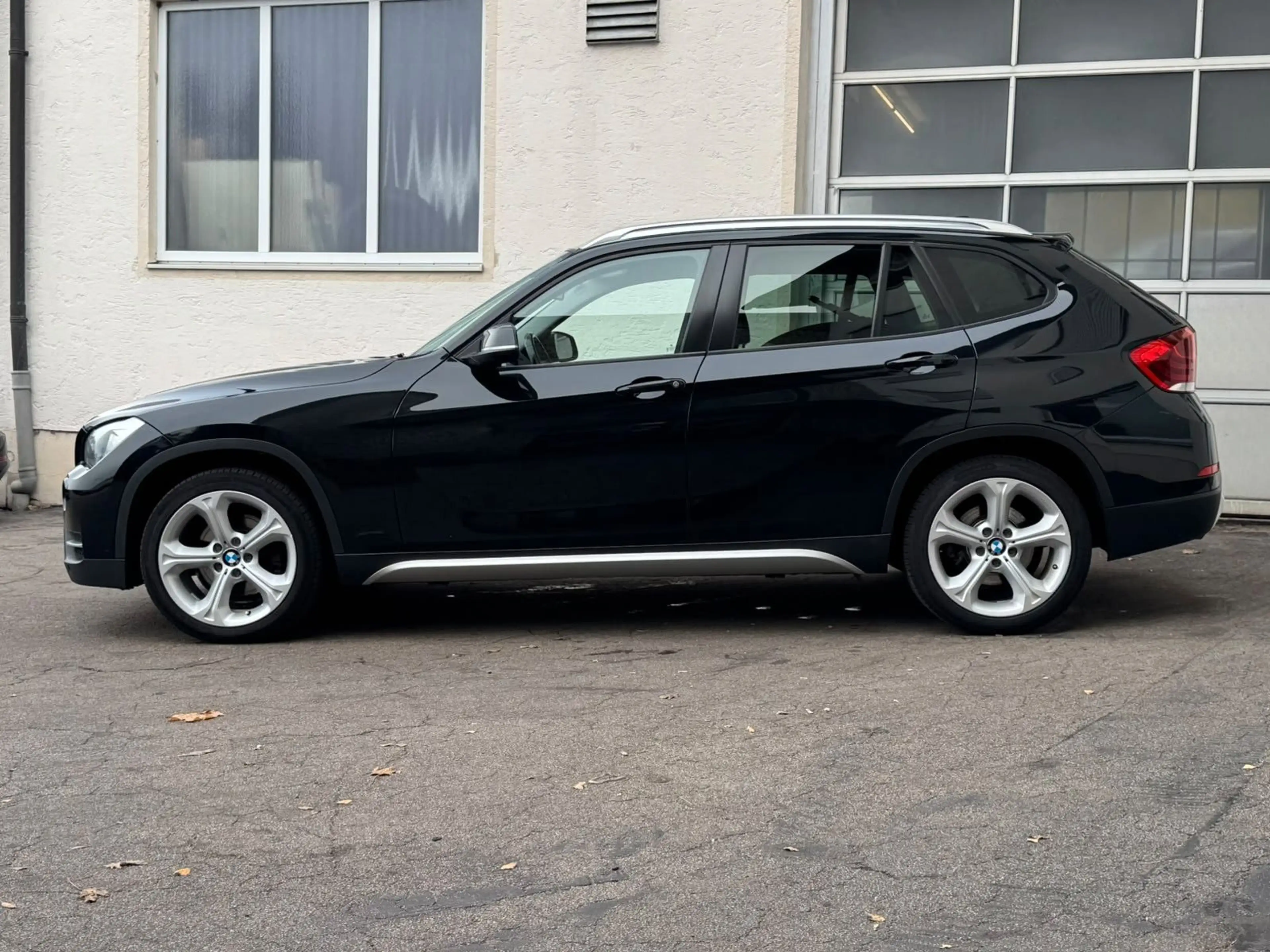 BMW X1 sDrive18d xline 8-FACH R-KAM CARPLAY TEMP AHK — photo 10