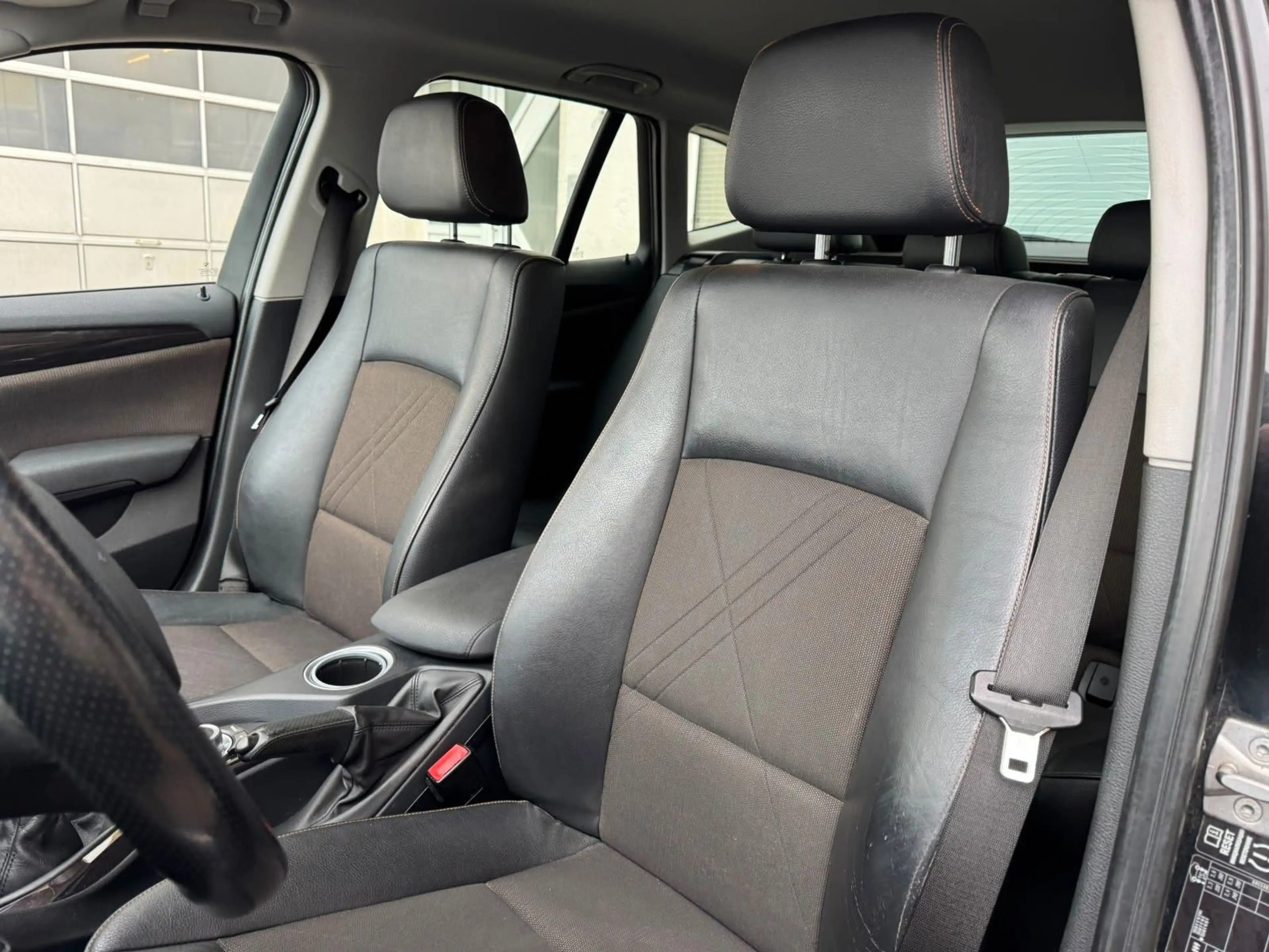 BMW X1 sDrive18d xline 8-FACH R-KAM CARPLAY TEMP AHK — photo 12