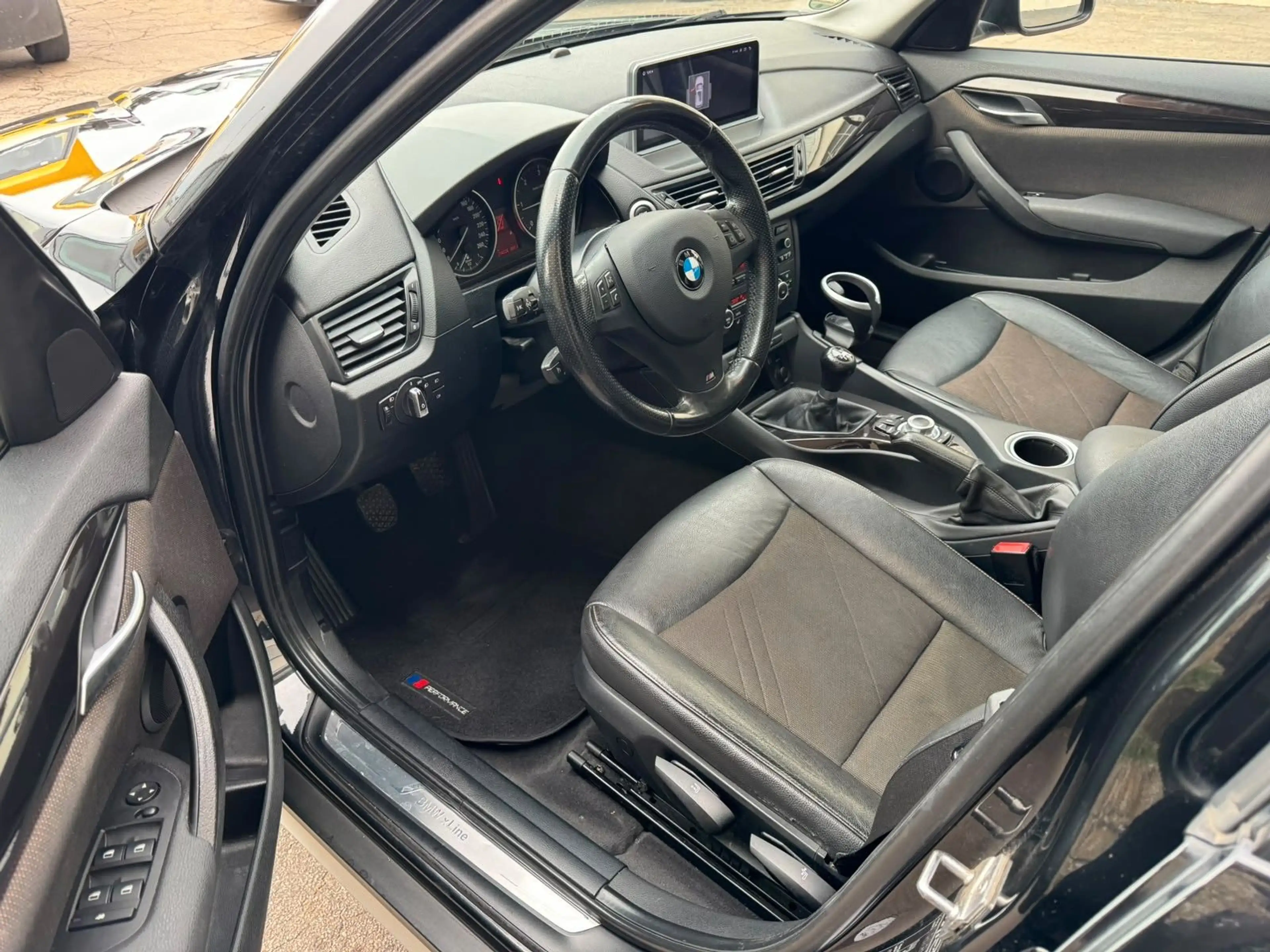 BMW X1 sDrive18d xline 8-FACH R-KAM CARPLAY TEMP AHK — photo 11
