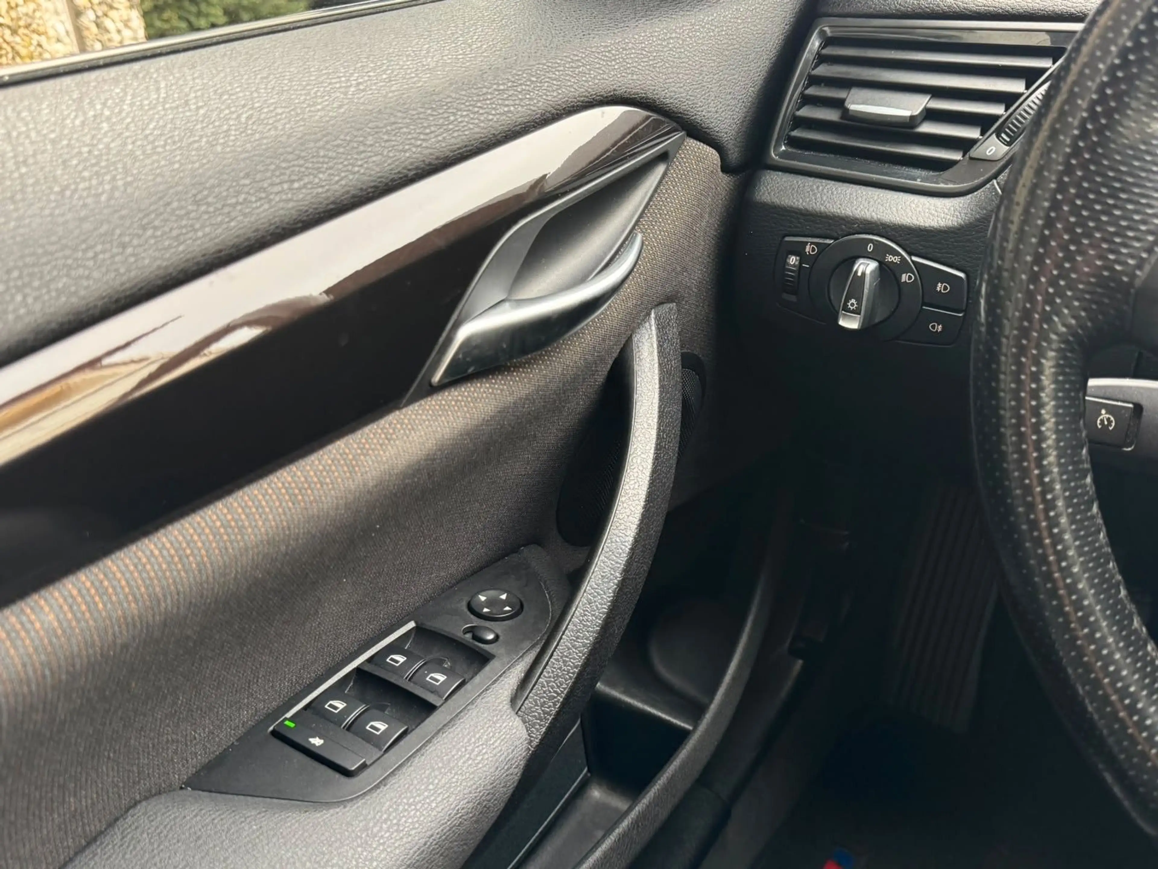 BMW X1 sDrive18d xline 8-FACH R-KAM CARPLAY TEMP AHK — photo 15
