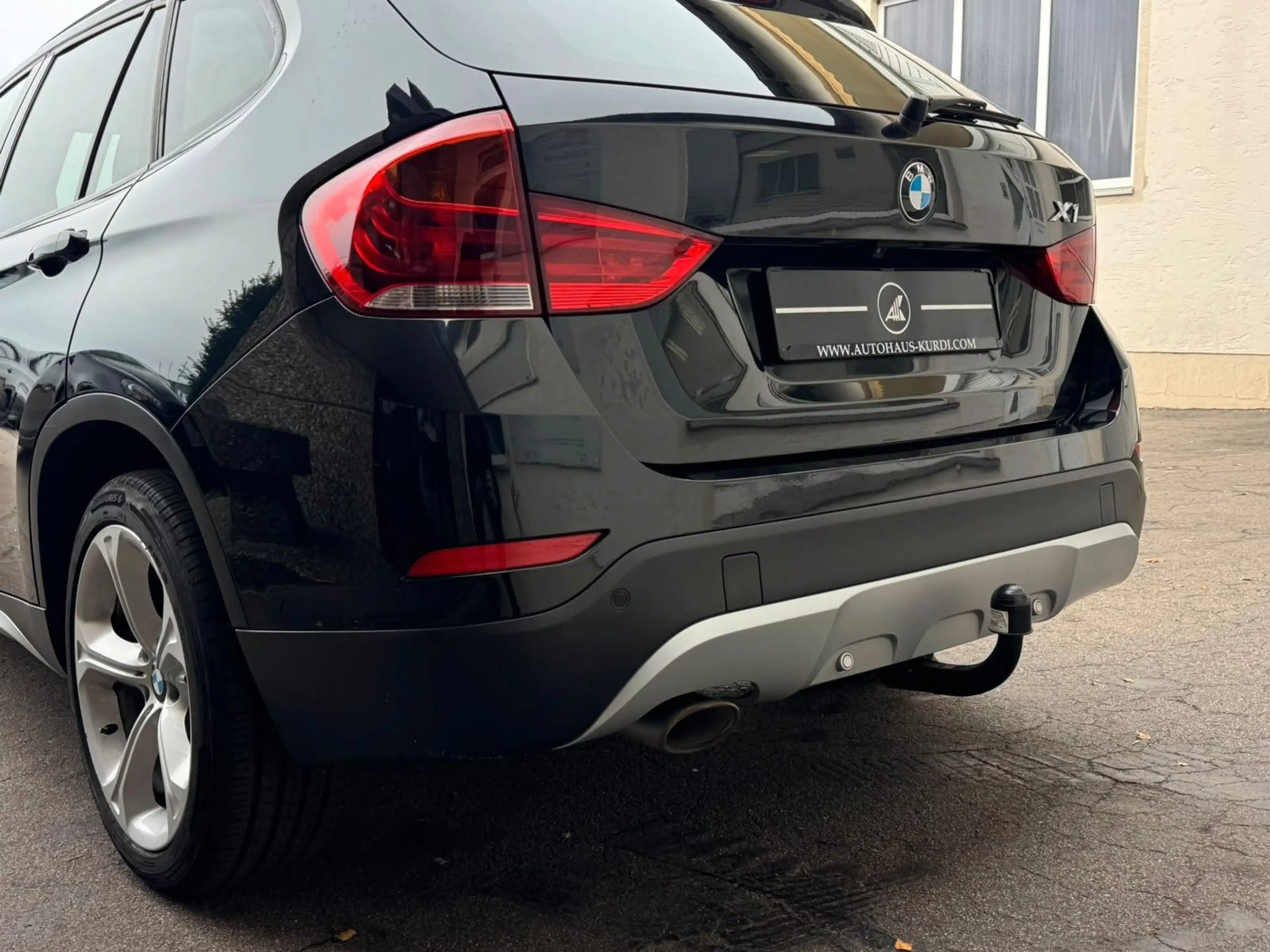 BMW X1 sDrive18d xline 8-FACH R-KAM CARPLAY TEMP AHK — photo 9