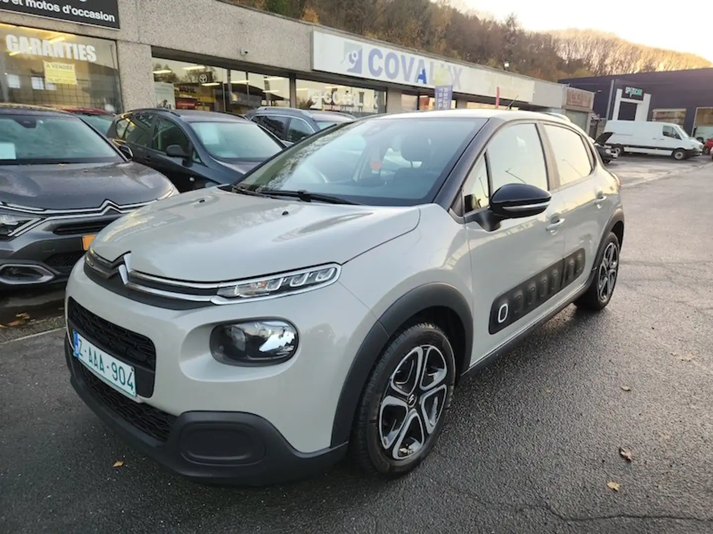 Citroen C3 C3 1.2 PureTech Shine EAT6 S Beige - 1