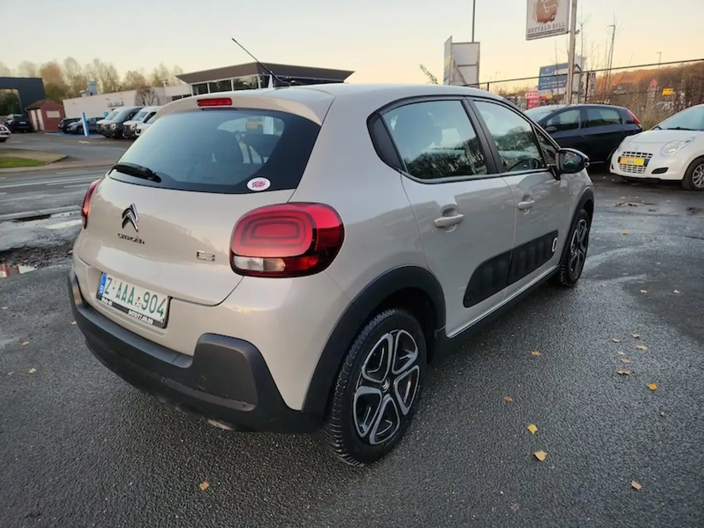 Citroen C3 C3 1.2 PureTech Shine EAT6 S Beige - 2