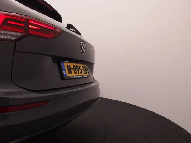 Volkswagen Golf view 23