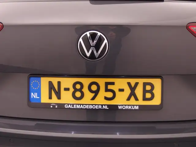 Volkswagen Golf view 22