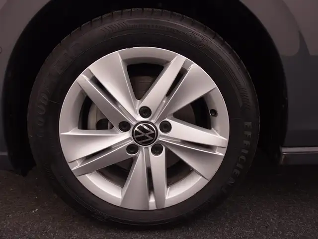 Volkswagen Golf view 5