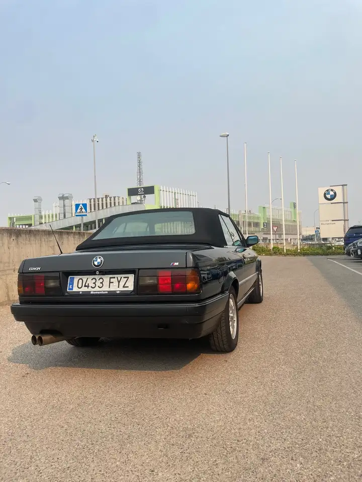 BMW 320i Cabriolet, foto 2