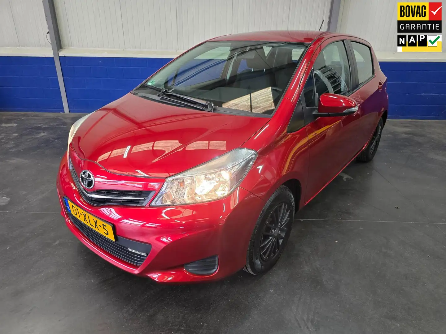 Toyota Yaris 1.0 VVT-i Aspiration Rouge - 1