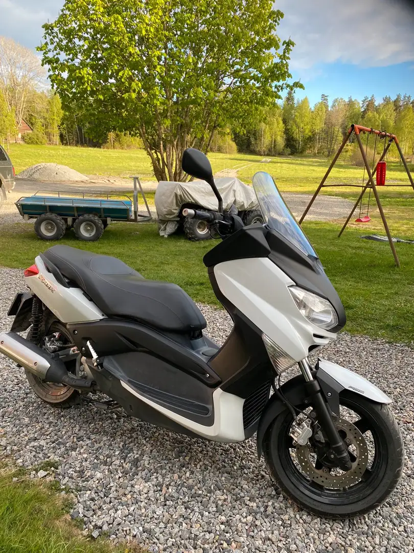 Yamaha X-Max 250 Bílá - 1