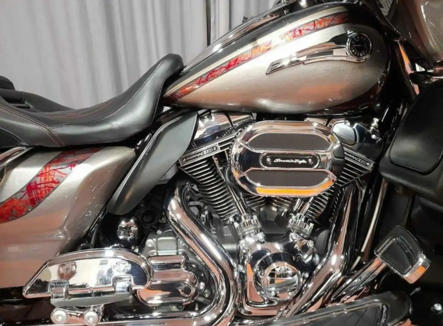 Harley-Davidson CVO Limited Screamin Eagle 110 Szürke - 2