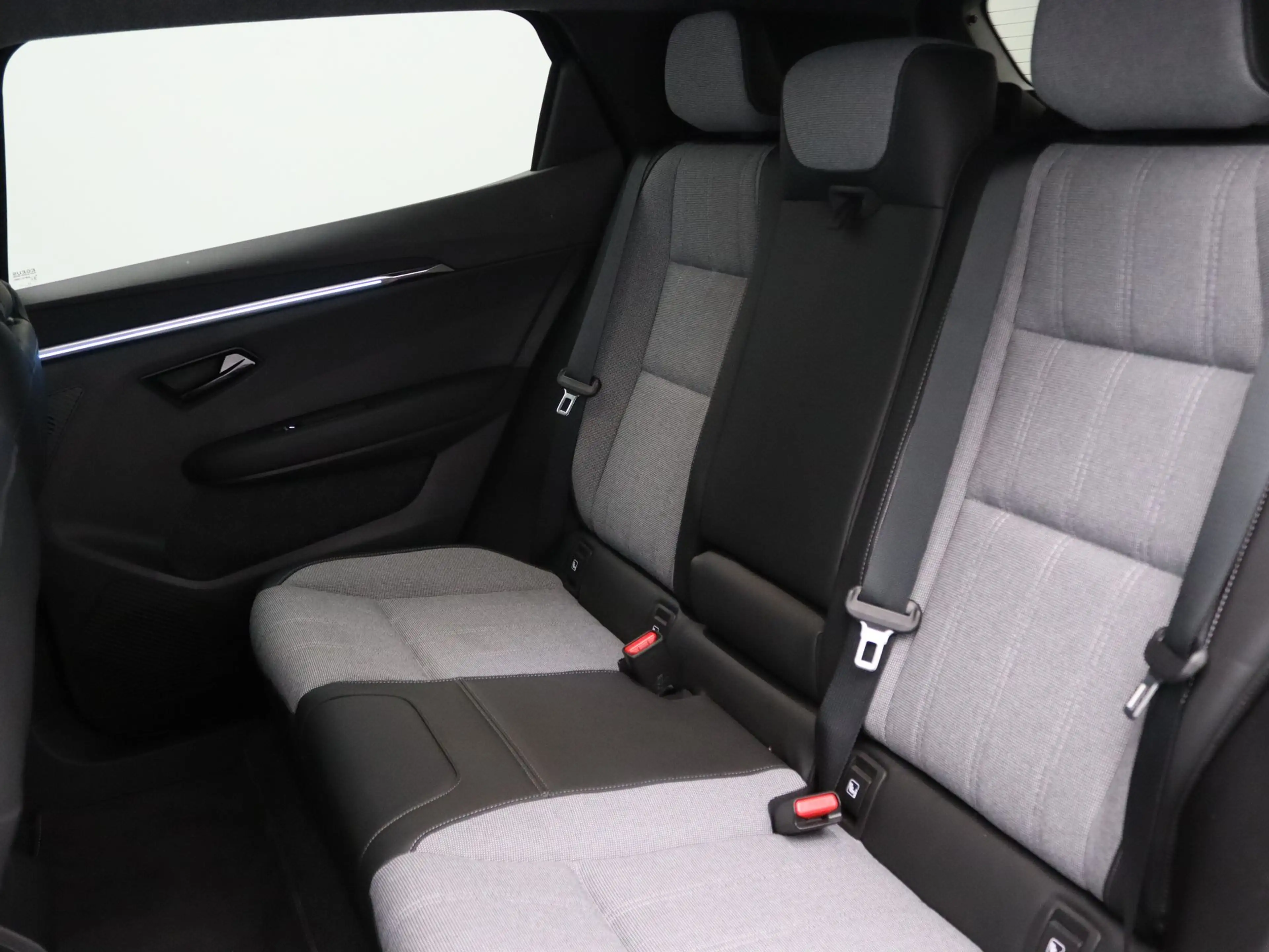 Mitsubishi Eclipse Cross Intense+ 87 kWh Apple Carplay/Android Auto | Clima — photo 32
