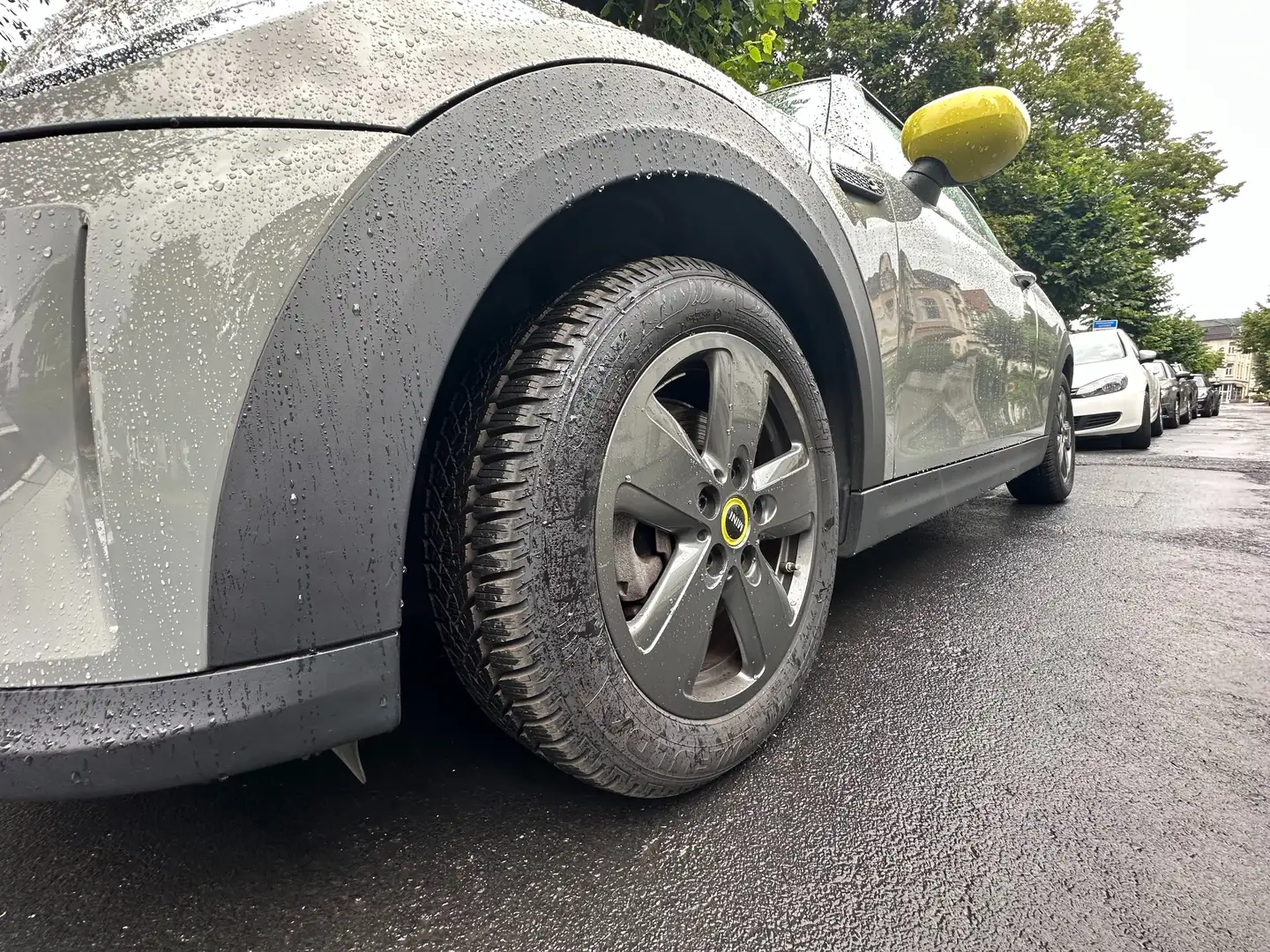 MINI Cooper SE Trim Essential *NAVI*KLIMA*LED Grau - 2
