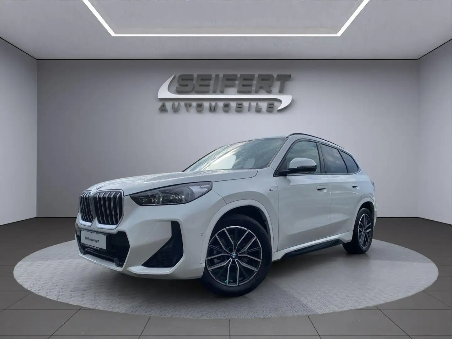 BMW X1 sDrive18i M Sport I AHK I Harman I PANO Blanco - 1