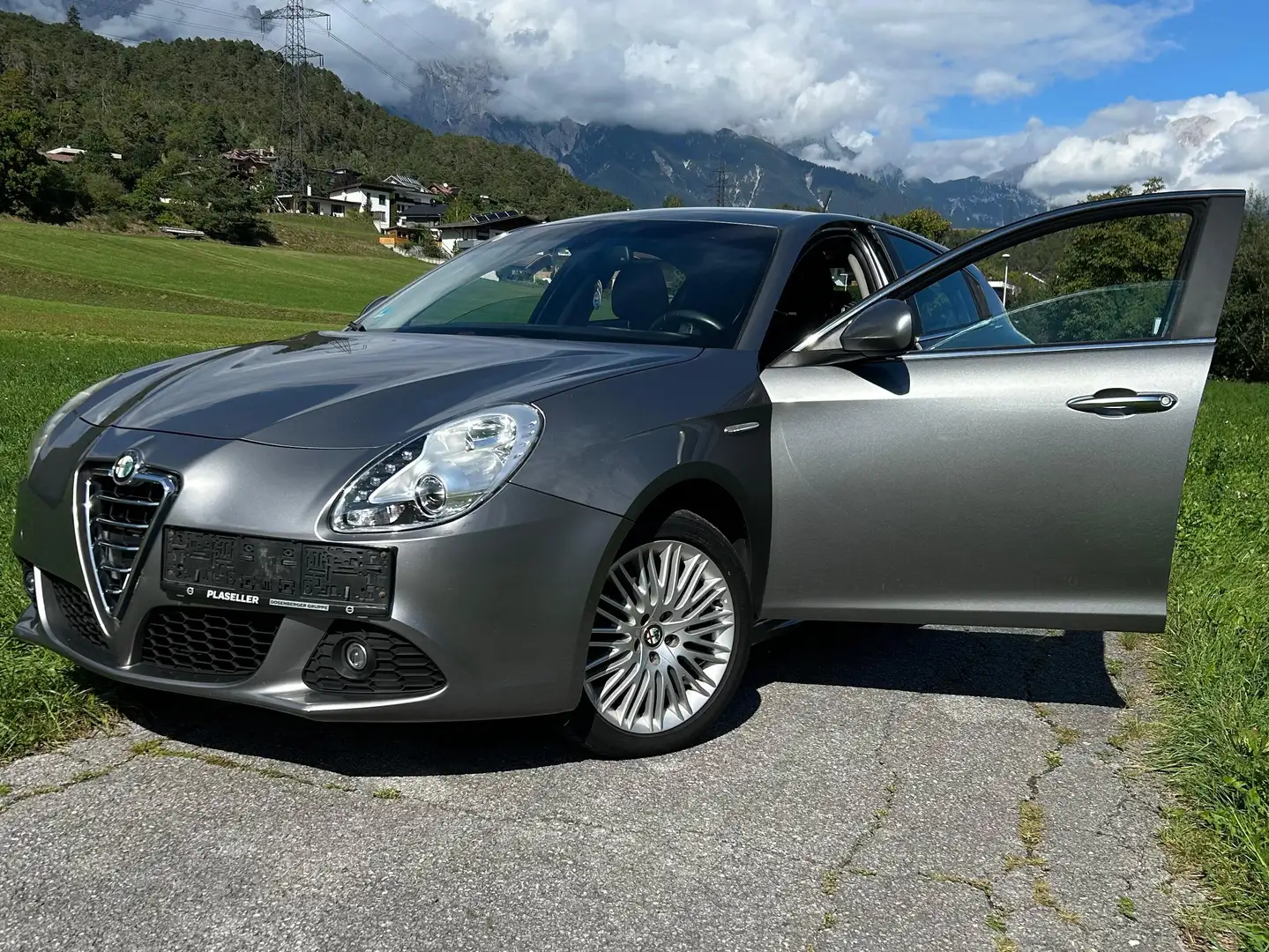 Alfa Romeo Giulietta Giulietta 1,4 TB Distinctive Distinctive Grau - 1