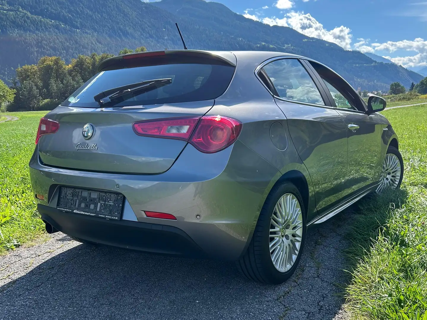 Alfa Romeo Giulietta Giulietta 1,4 TB Distinctive Distinctive Grau - 2