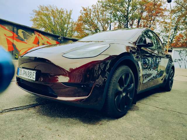 Imagine Tesla Model Y SR AHK