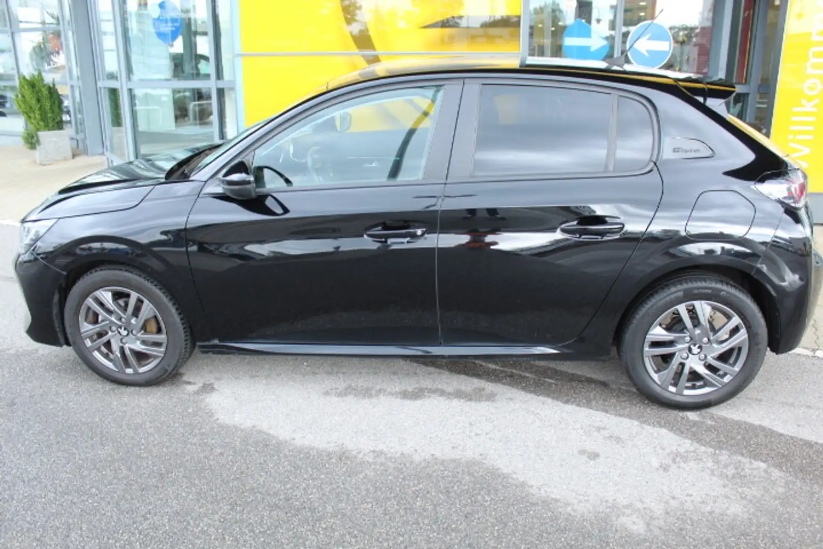 Peugeot 208 Active PureTech 75 S&S Schwarz - 2
