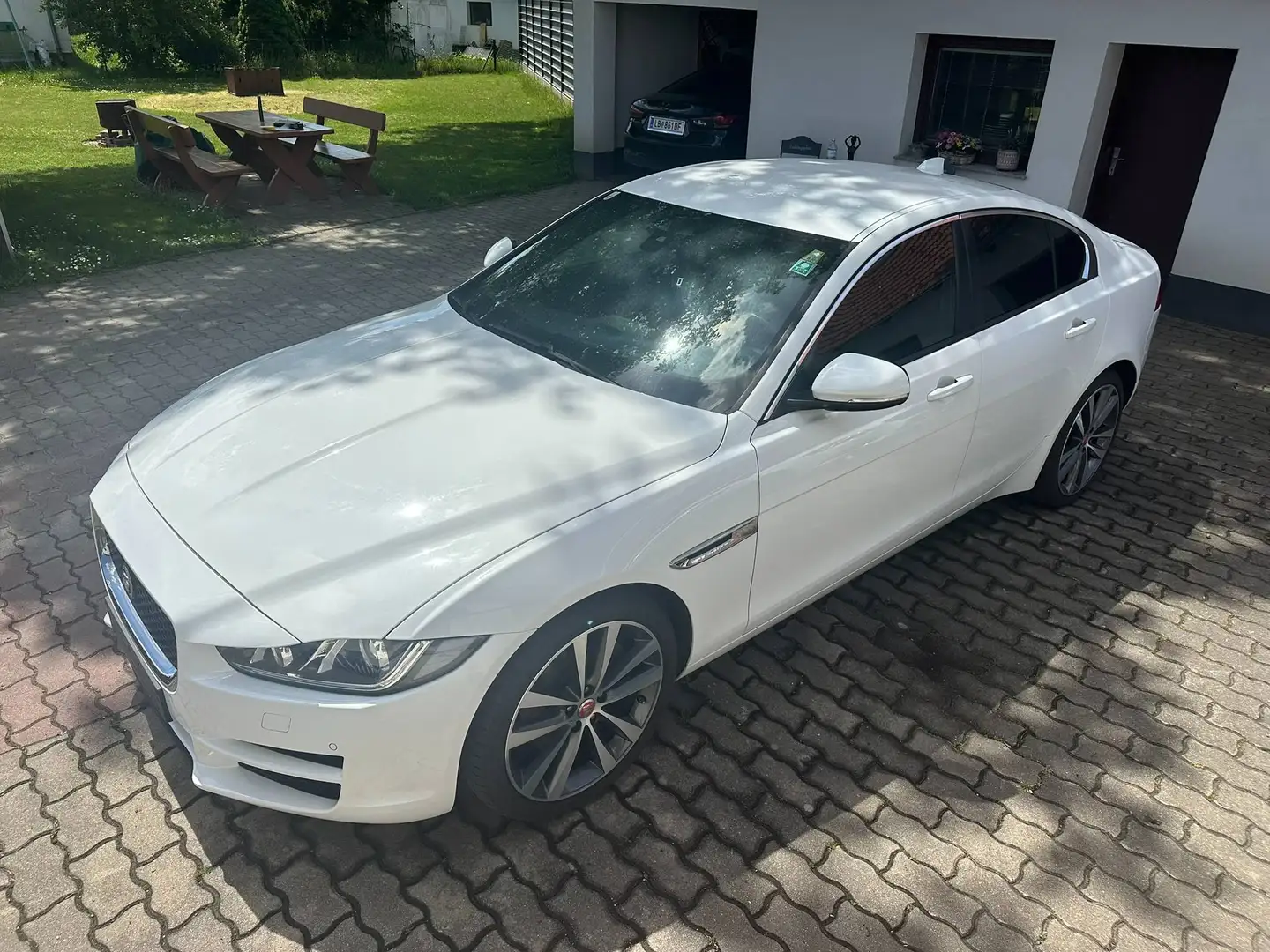 Jaguar XE XE 20t Pure Aut. Pure Weiß - 2