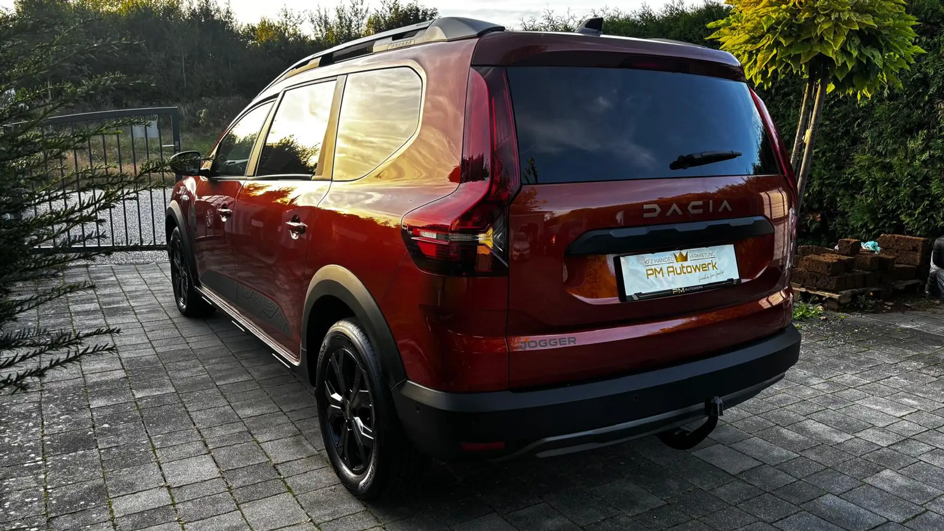 Dacia Jogger Extreme *Erstbesitz*AHK*DAB*Navi* Braun - 2