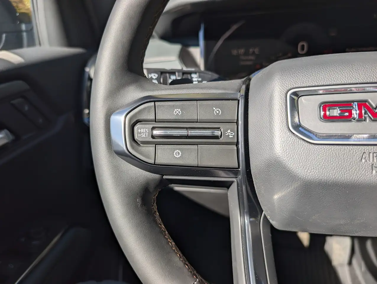 GMC Acadia снимка GMC Acadia