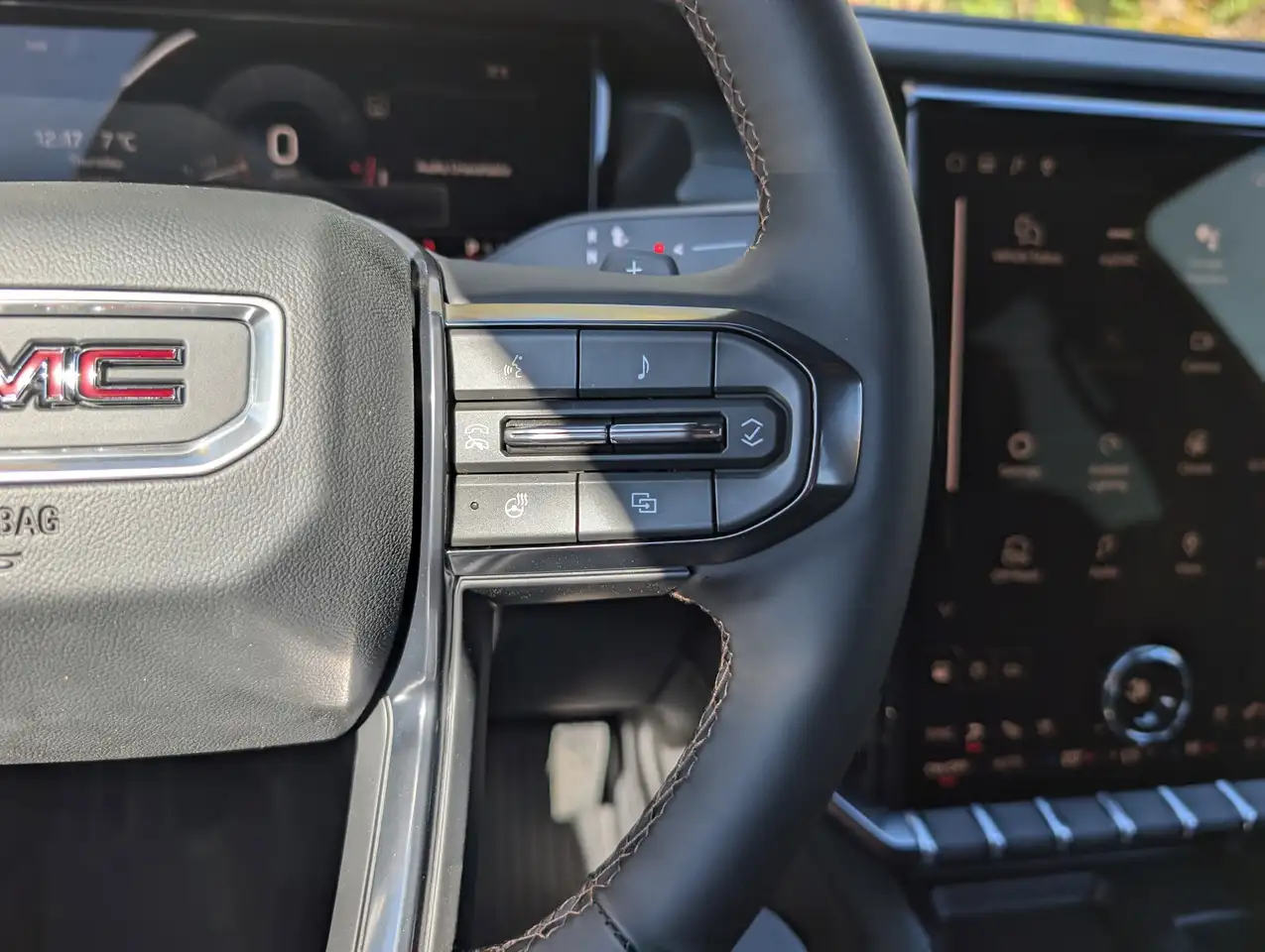 GMC Acadia снимка GMC Acadia