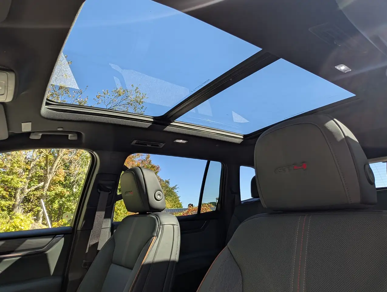 GMC Acadia снимка GMC Acadia