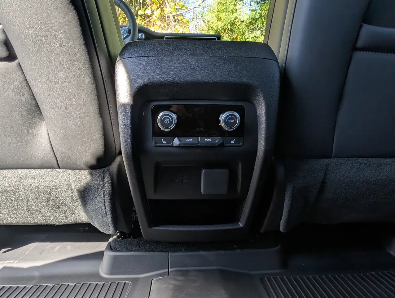 GMC Acadia снимка GMC Acadia