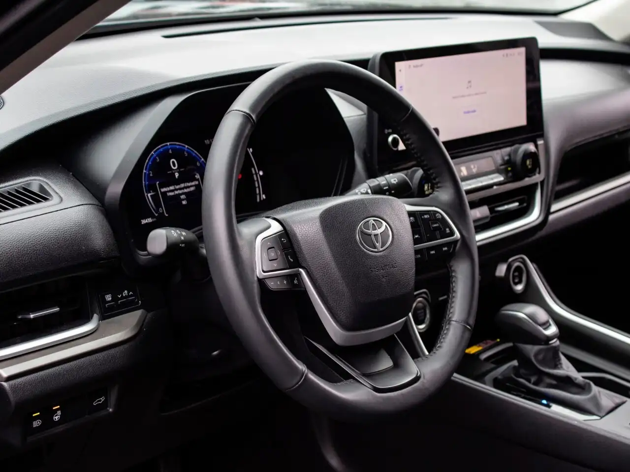 Toyota Grand Highlander снимка Toyota Grand Highlander