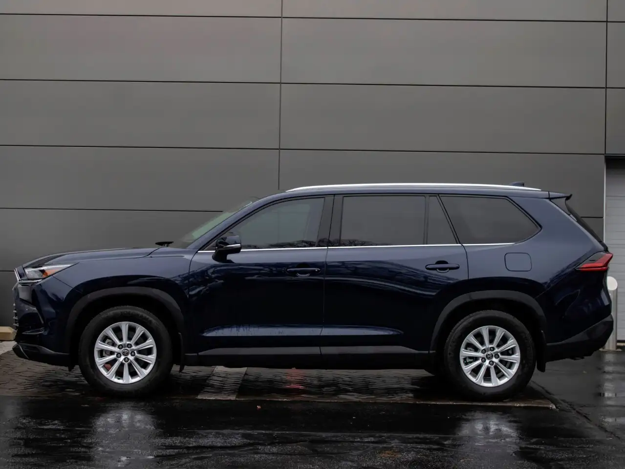 Toyota Grand Highlander снимка Toyota Grand Highlander