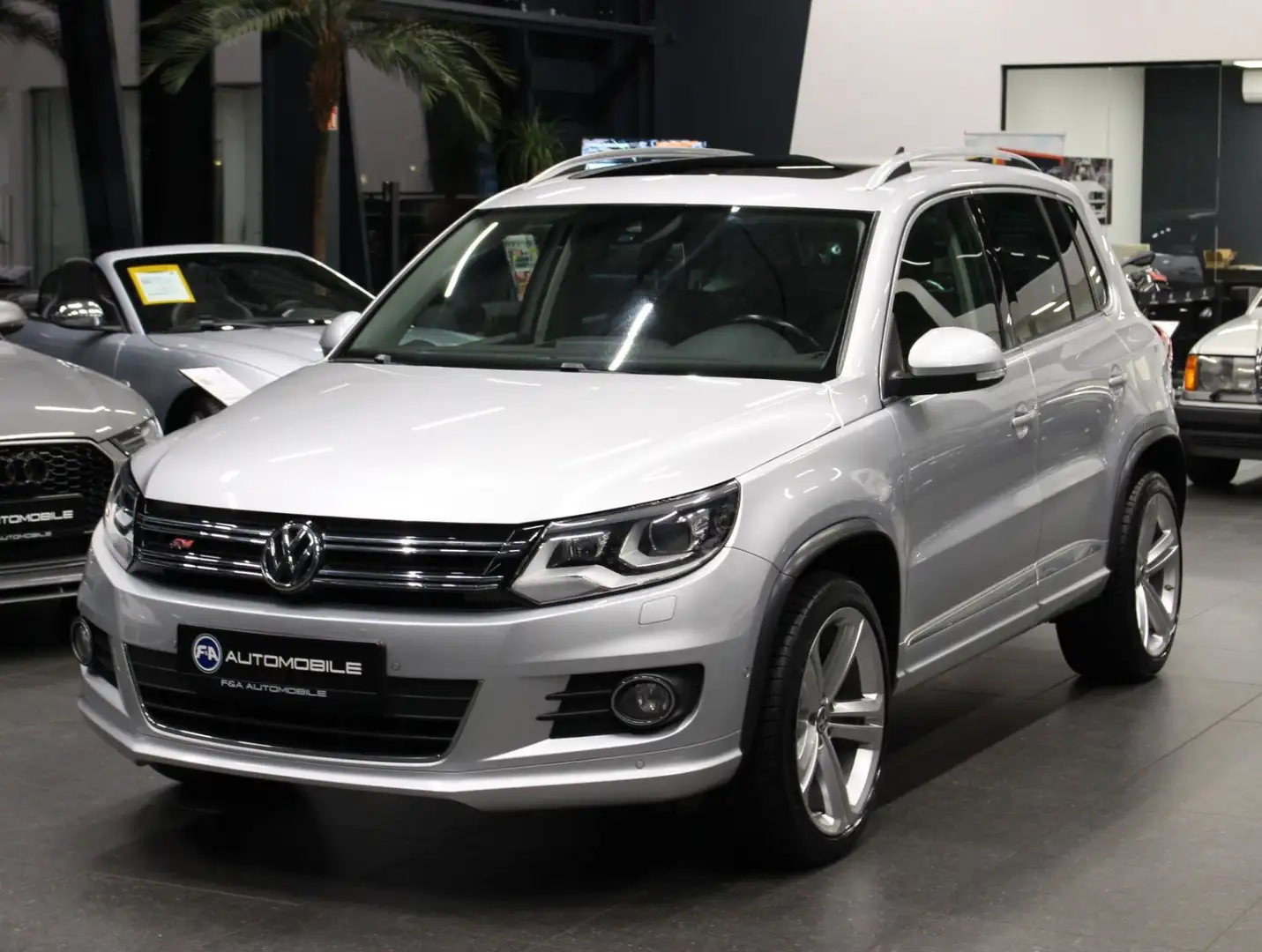 Volkswagen Tiguan Sport & Style BMT 4Motion R Line*TOP Silber - 1