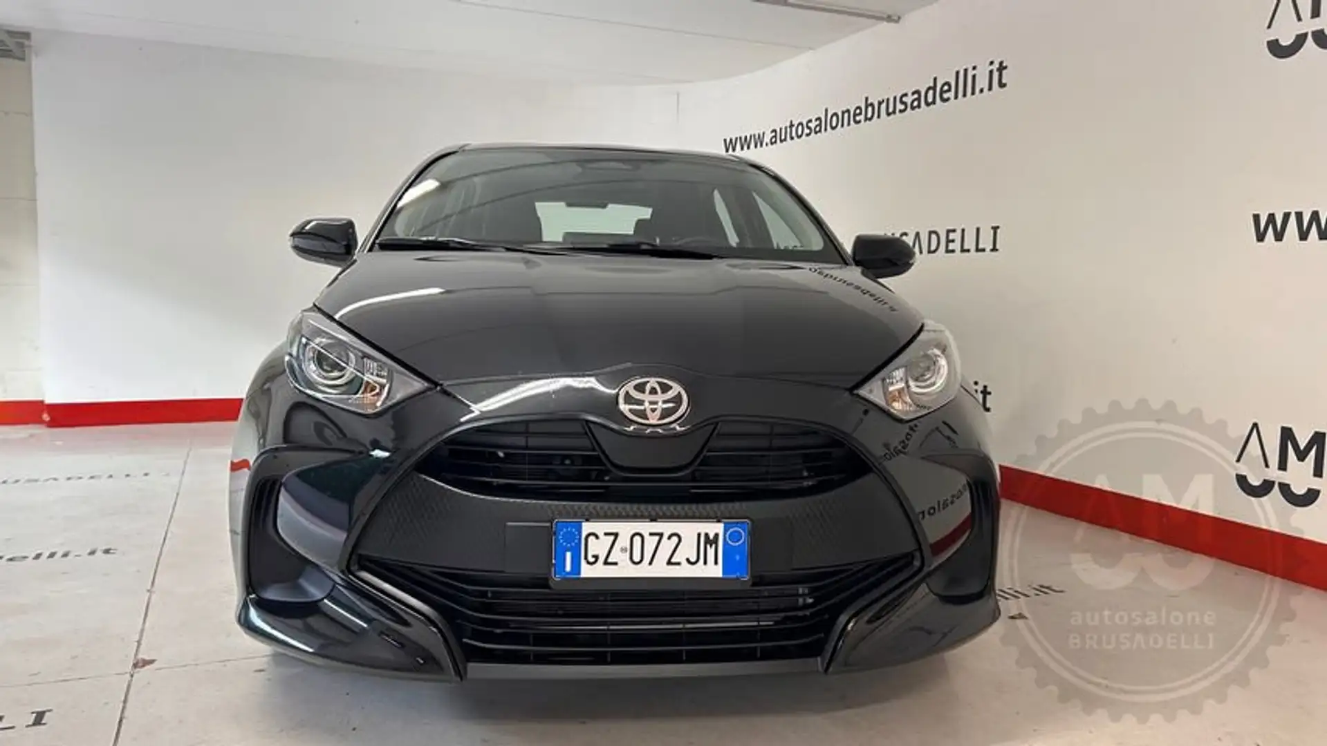 Toyota Yaris 1.5 Hybrid 5 porte Active *12.000 KM* PREZZO REALE Nero - 2