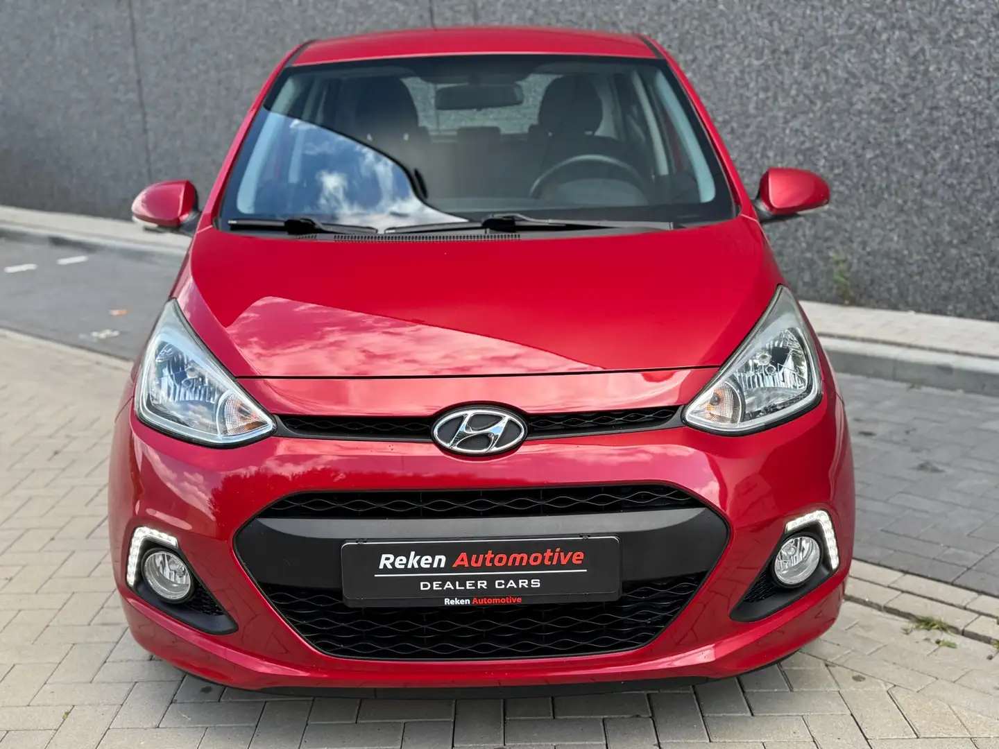 Hyundai i10 1.2i & World Cup Edition Led 15'' Pdc Cruise Airco Rouge - 2