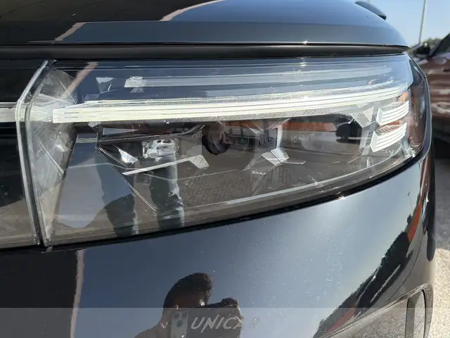 Opel Grandland view 3