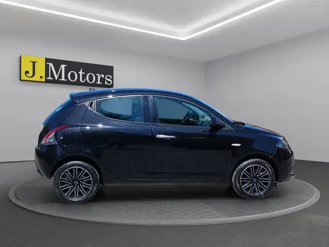 Lancia Ypsilon view 6