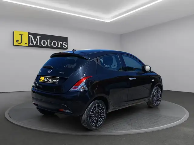Lancia Ypsilon view 5
