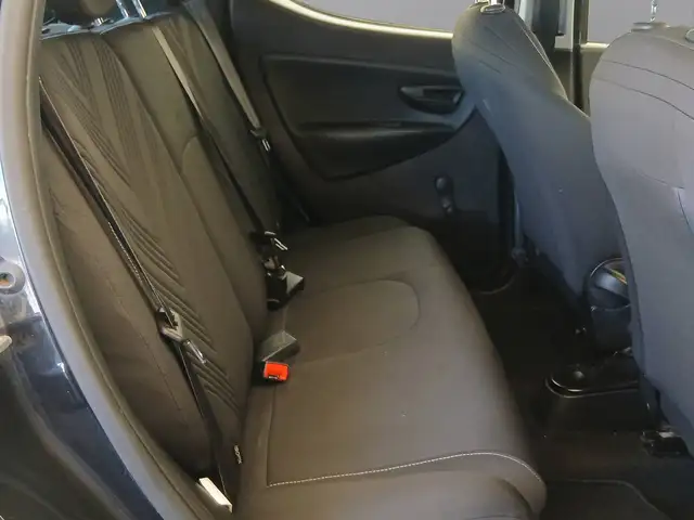 Lancia Ypsilon view 9