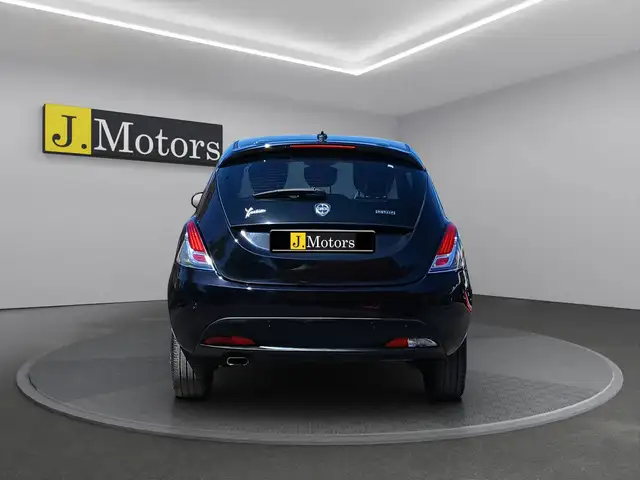 Lancia Ypsilon view 4
