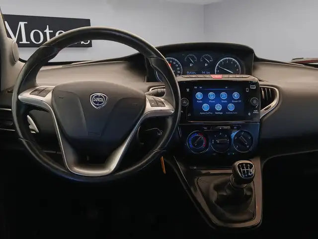 Lancia Ypsilon view 11