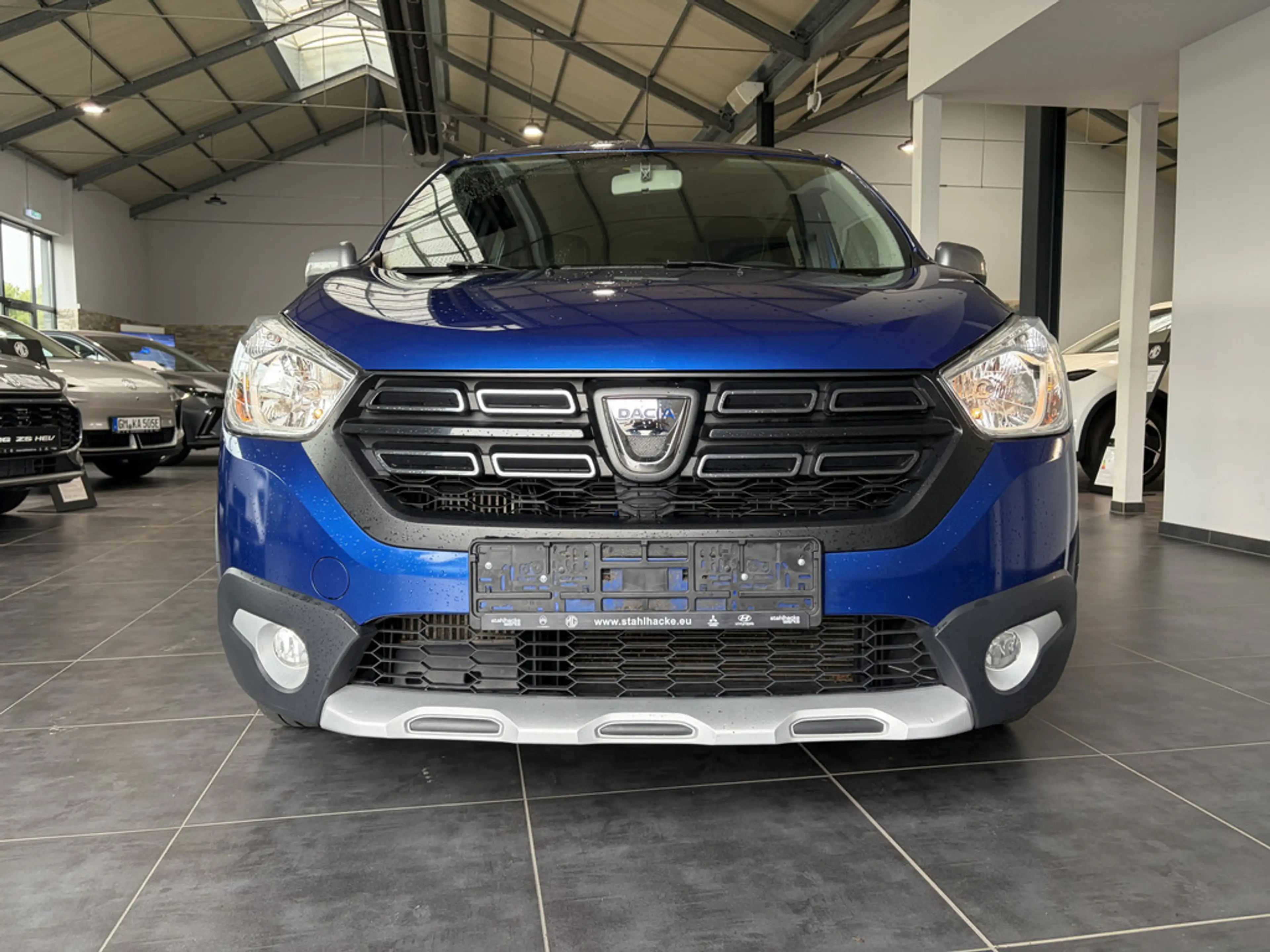 Dacia Lodgy 1.3 Stepway KLIMA PDC SHZ NAVI FACELIFT — photo 3