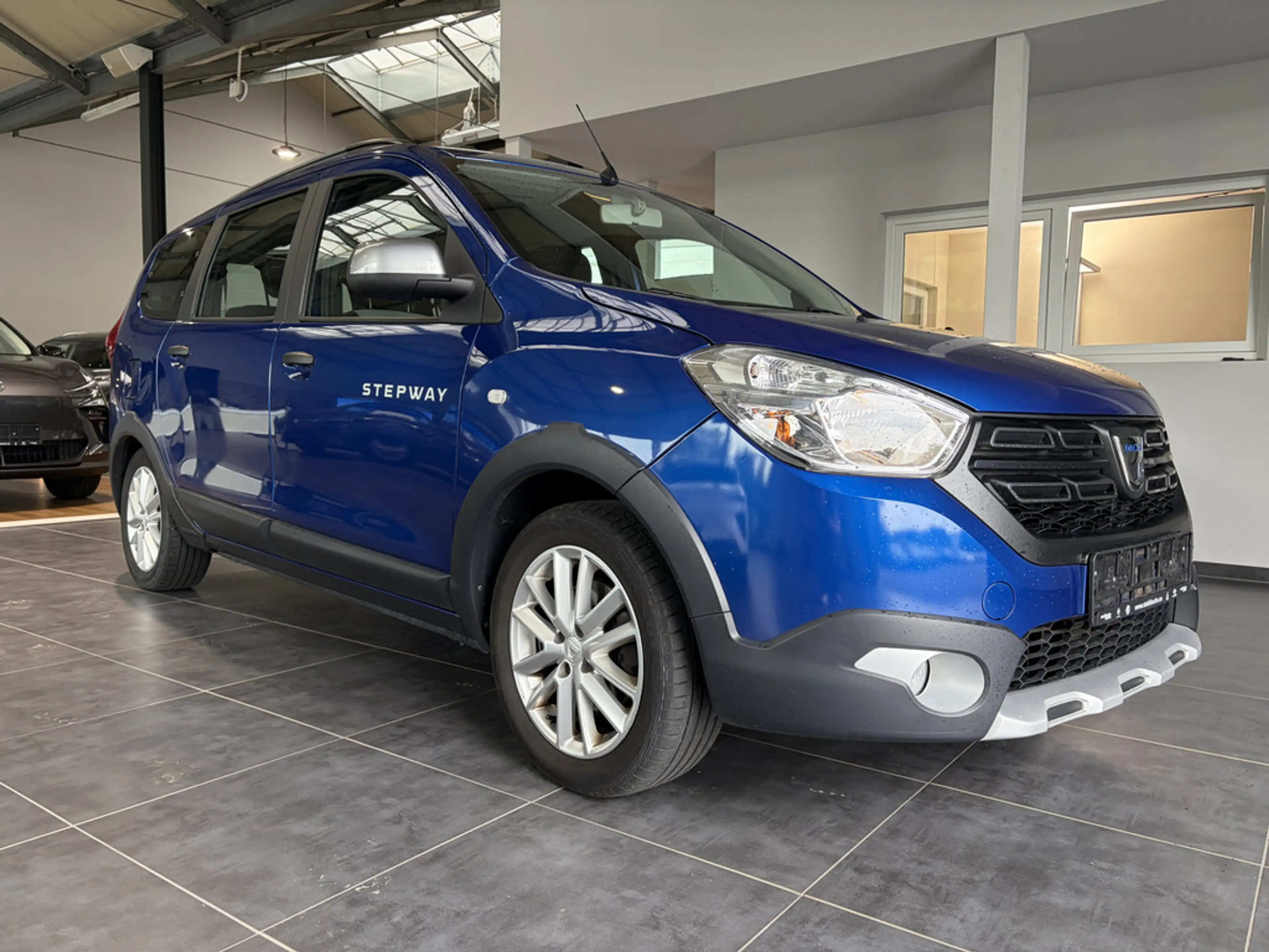 Dacia Lodgy 1.3 Stepway KLIMA PDC SHZ NAVI FACELIFT — photo 4