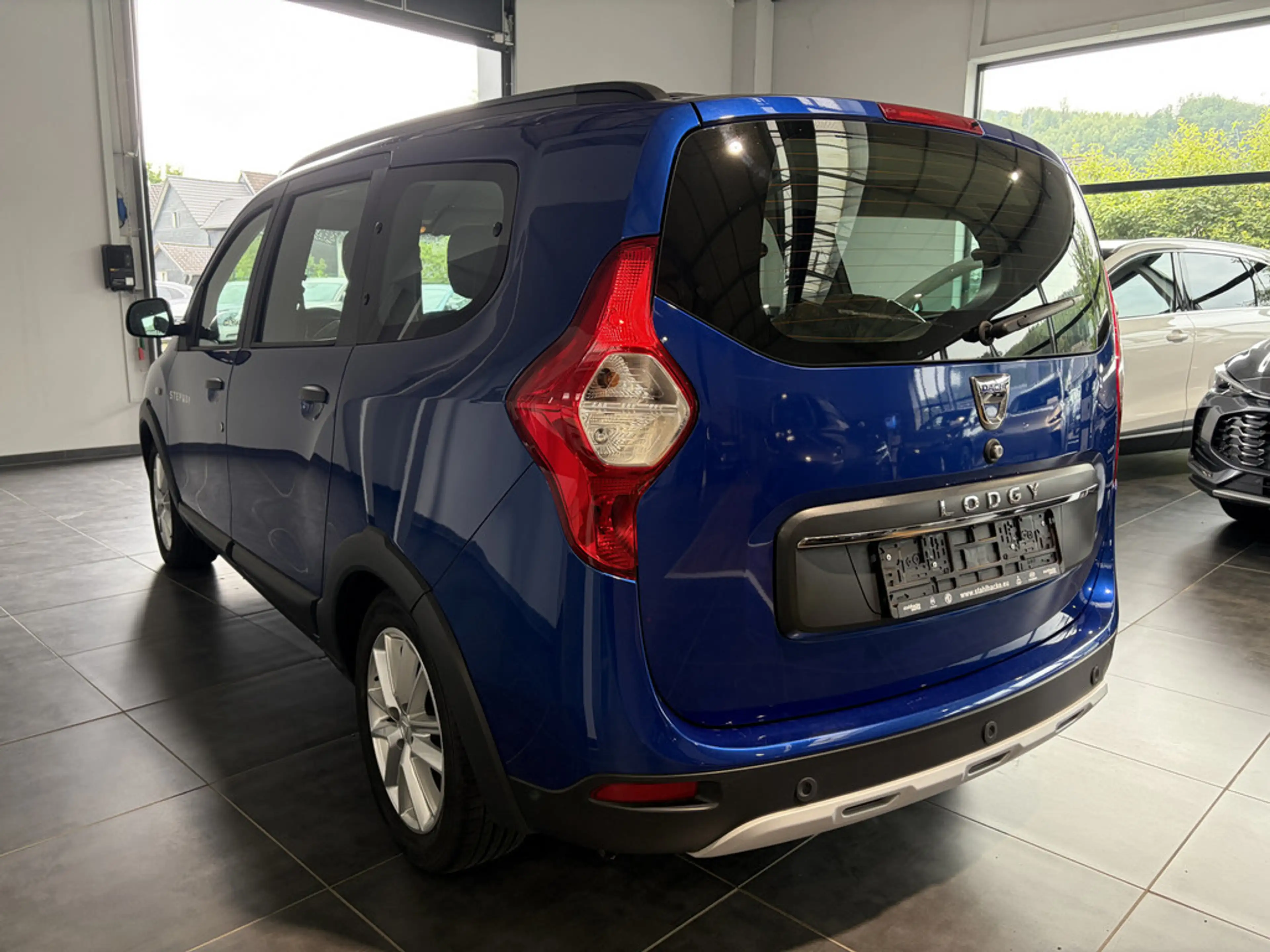Dacia Lodgy 1.3 Stepway KLIMA PDC SHZ NAVI FACELIFT — photo 8