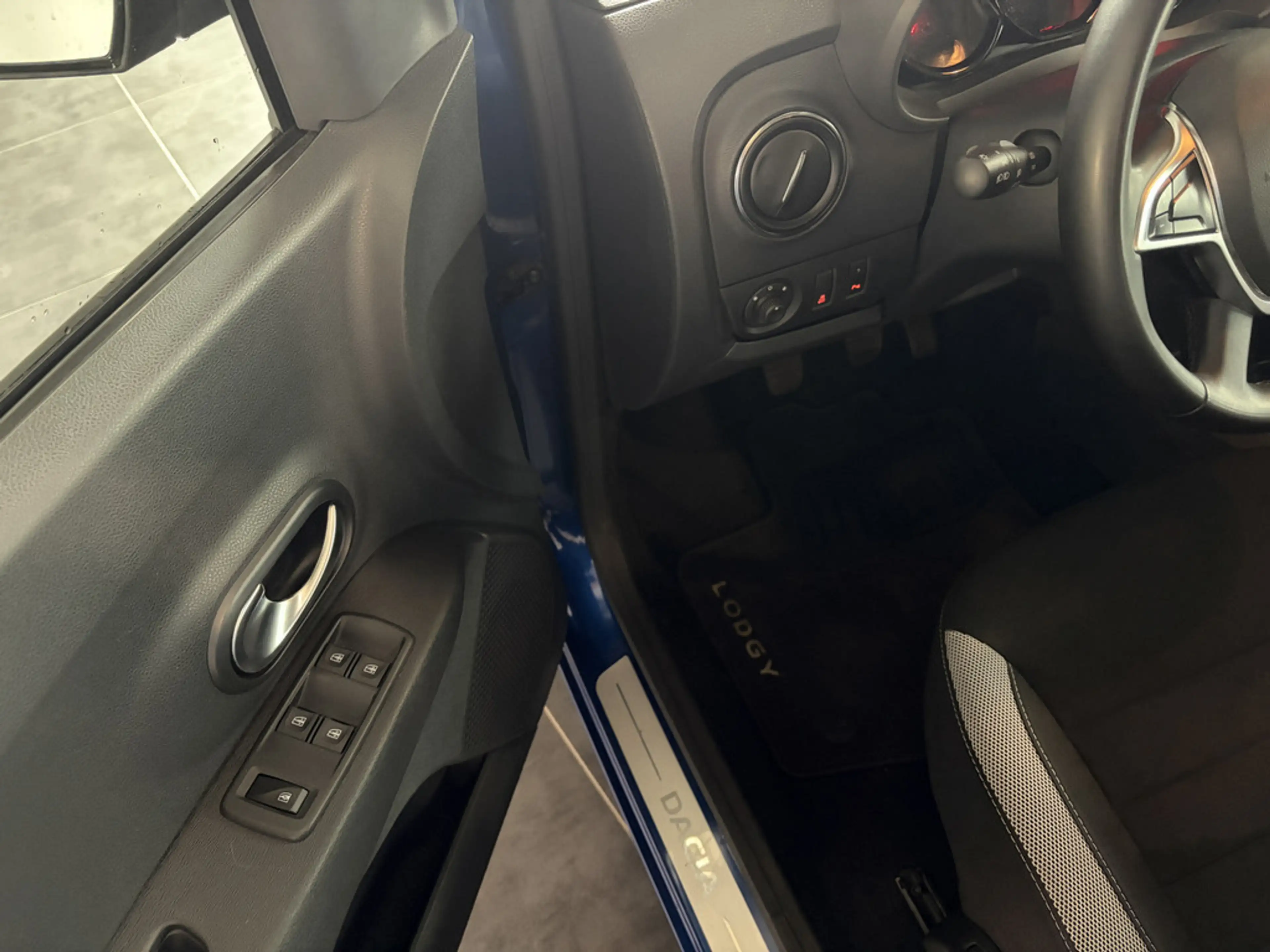 Dacia Lodgy 1.3 Stepway KLIMA PDC SHZ NAVI FACELIFT — photo 11