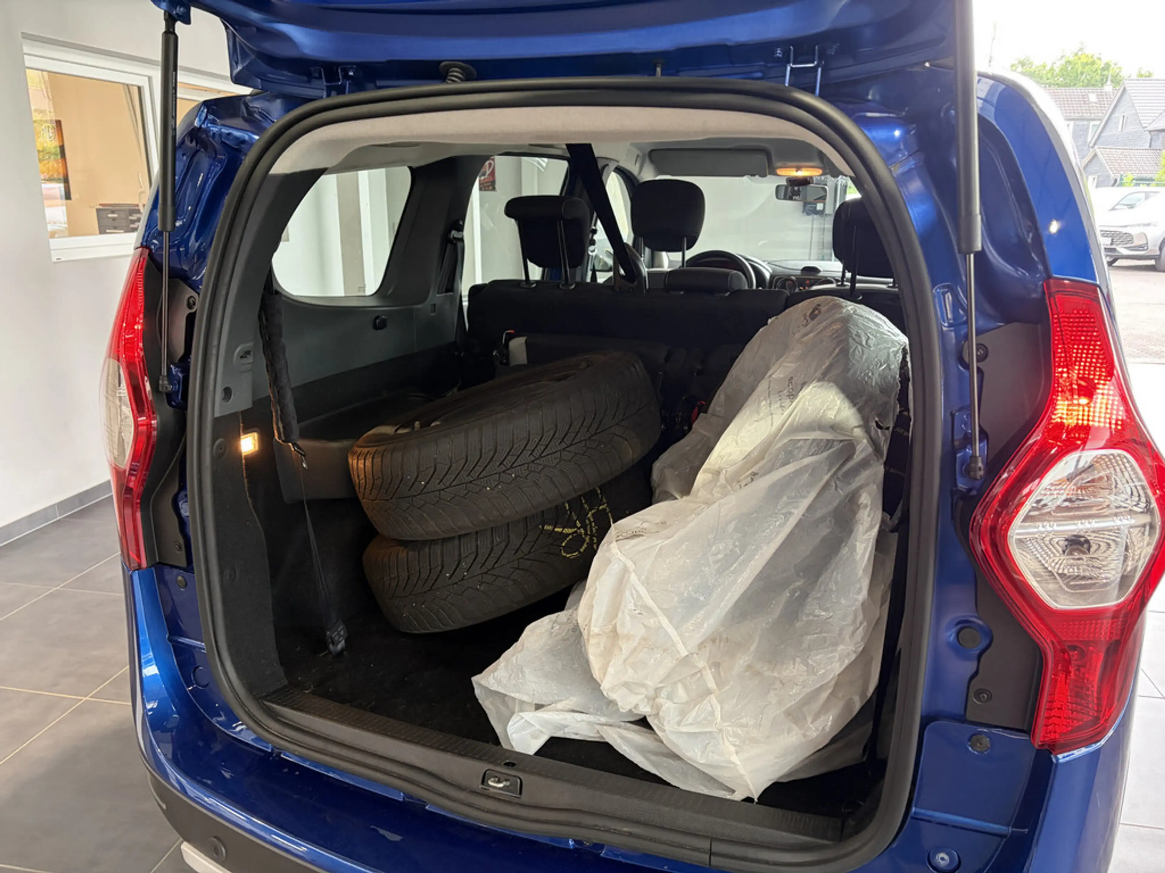 Dacia Lodgy 1.3 Stepway KLIMA PDC SHZ NAVI FACELIFT — photo 7