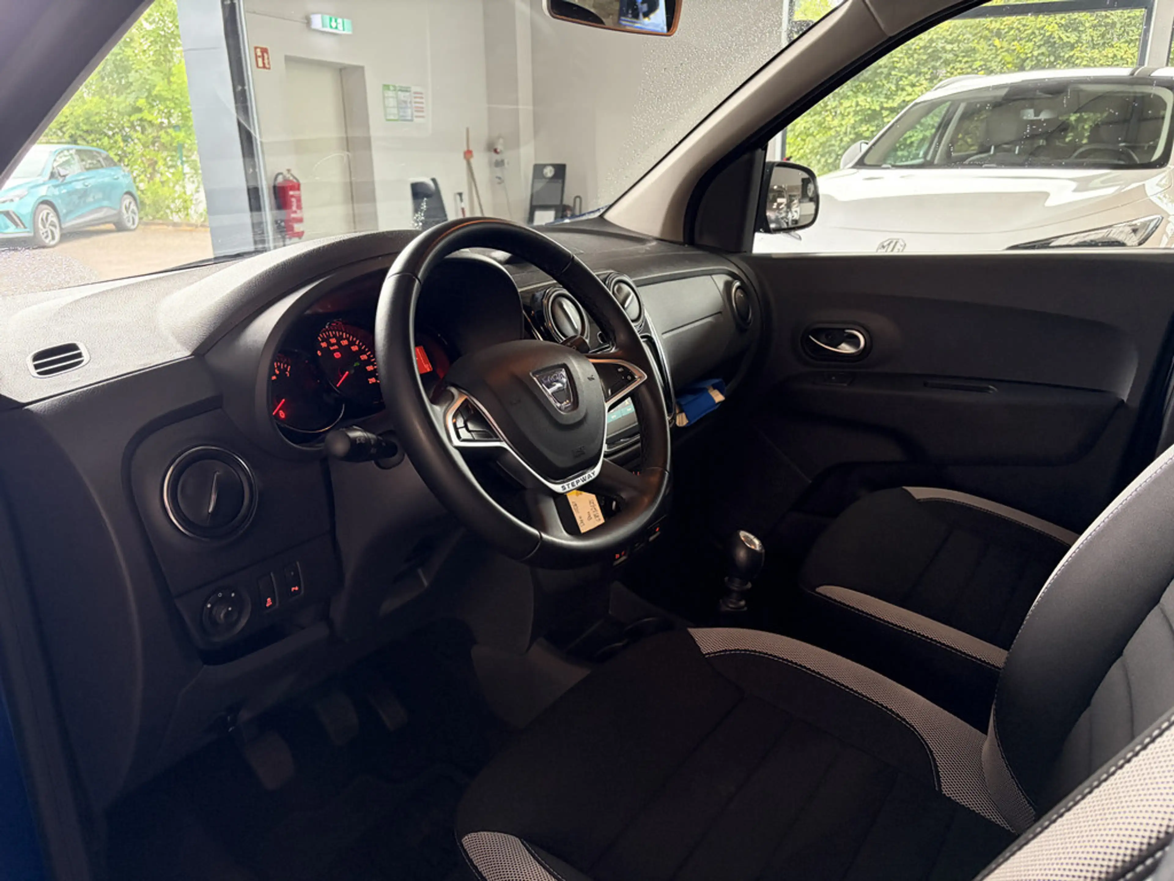Dacia Lodgy 1.3 Stepway KLIMA PDC SHZ NAVI FACELIFT — photo 12