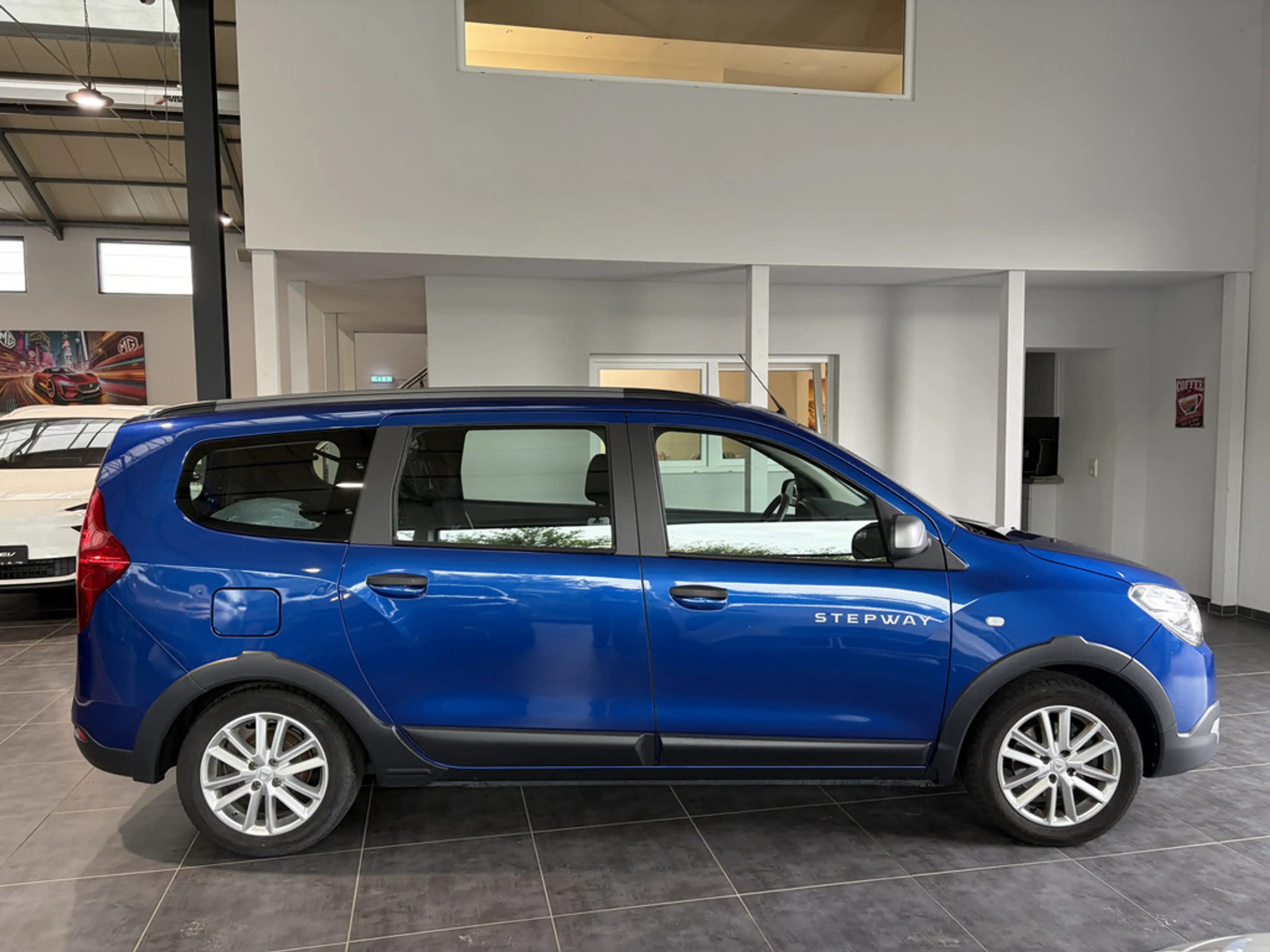 Dacia Lodgy 1.3 Stepway KLIMA PDC SHZ NAVI FACELIFT — photo 5